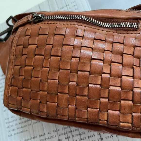 VILENCA HOLLAND SADDLE BROWN LEATHER WAIST OR SLING BAG/ADJUSTABLE STRAP; NWOT! - Picture 5 of 8